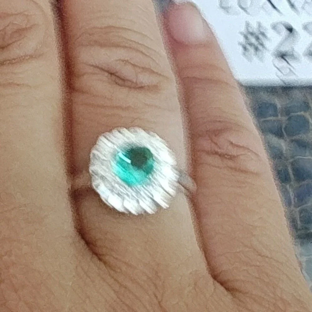 Ring Silver Emerald Green Scalloped Halo Floral Round Cut Size 7